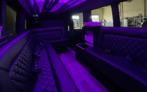 limo_van-img 1-7-Passenger-New-2024-Expedition-SUV.jpg